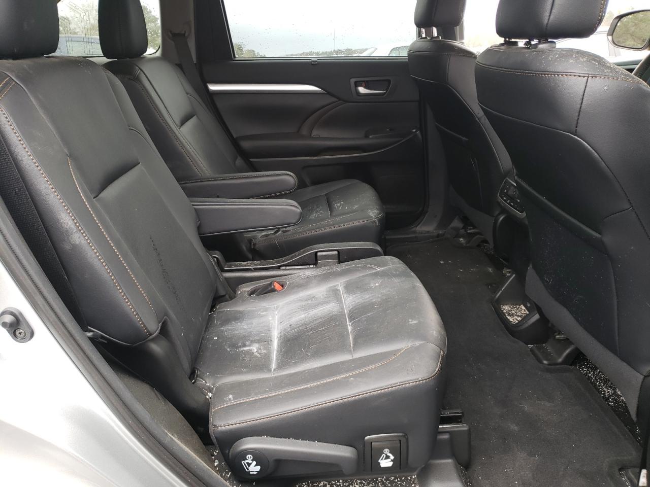 Photo 6 from auction – 2019 TOYOTA HIGHLANDER with VIN 5TDKZRFH6KS572304