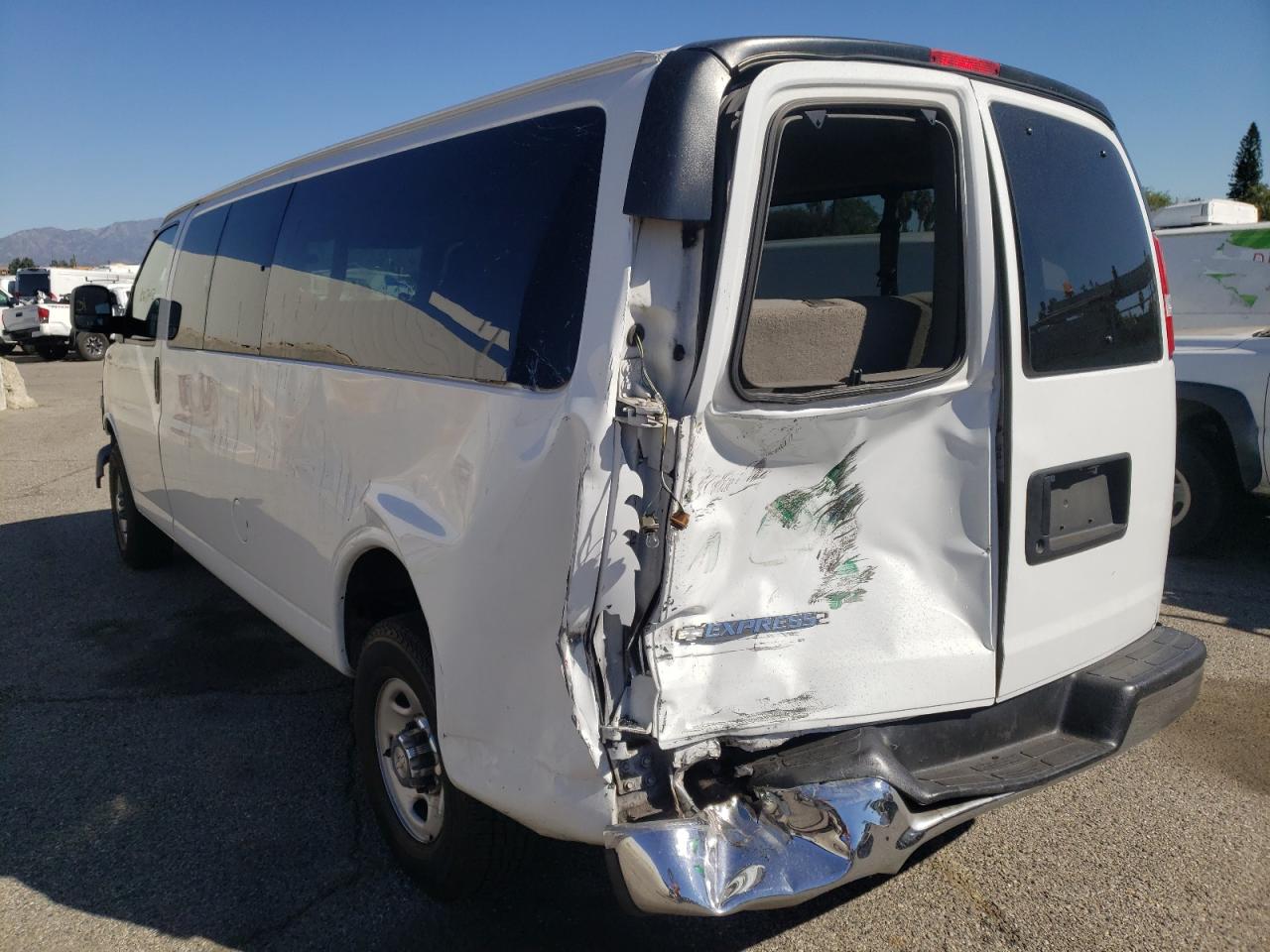 Photo 3 from auction – 2017 CHEVROLET EXPRESS G3 with VIN 1GAZGPFGXH1201936