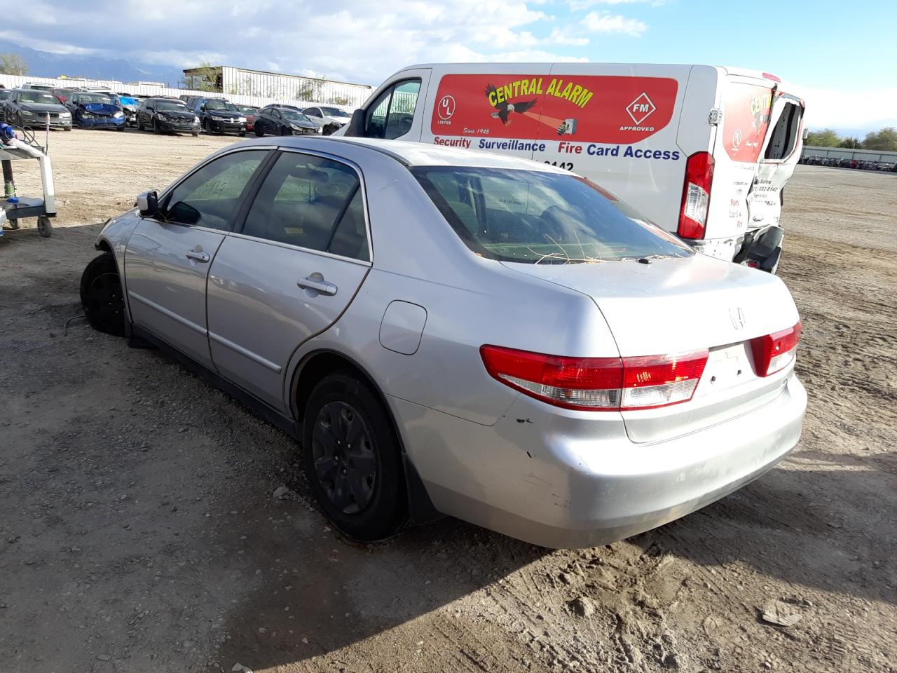 Photo 3 from auction – 2004 HONDA ACCORD LX with VIN JHMCM56334C004045