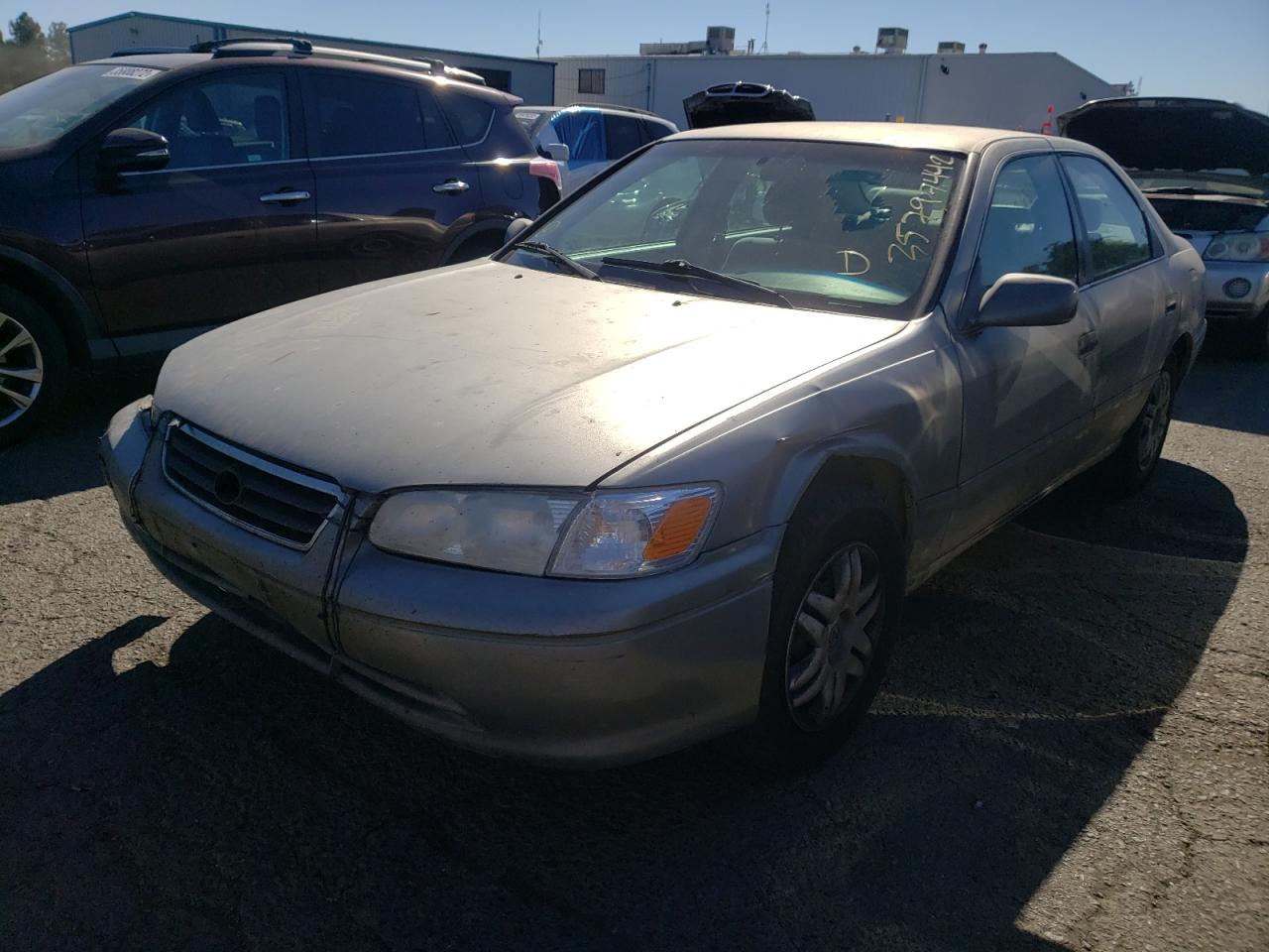 Photo 2 from auction – 2001 TOYOTA CAMRY CE with VIN 4T1BG22K71U064573