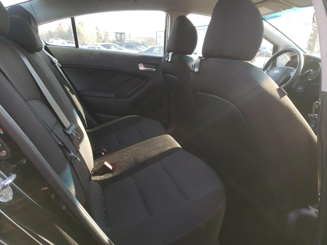 Photo 6 from auction – 2017 KIA FORTE LX with VIN 3KPFK4A72HE157037