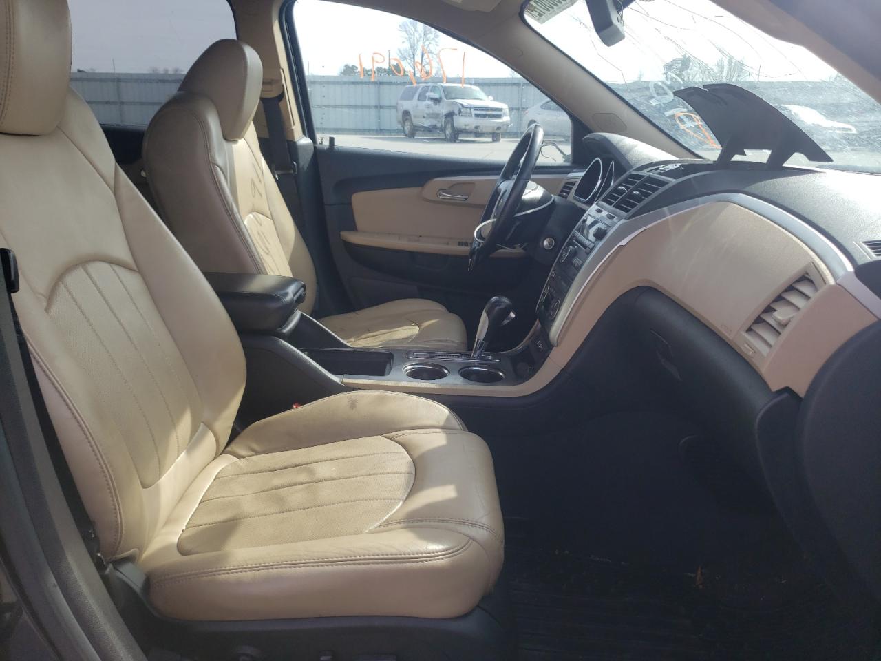 Photo 5 from auction – 2011 CHEVROLET TRAVERSE L with VIN 1GNKRLED1BJ211286