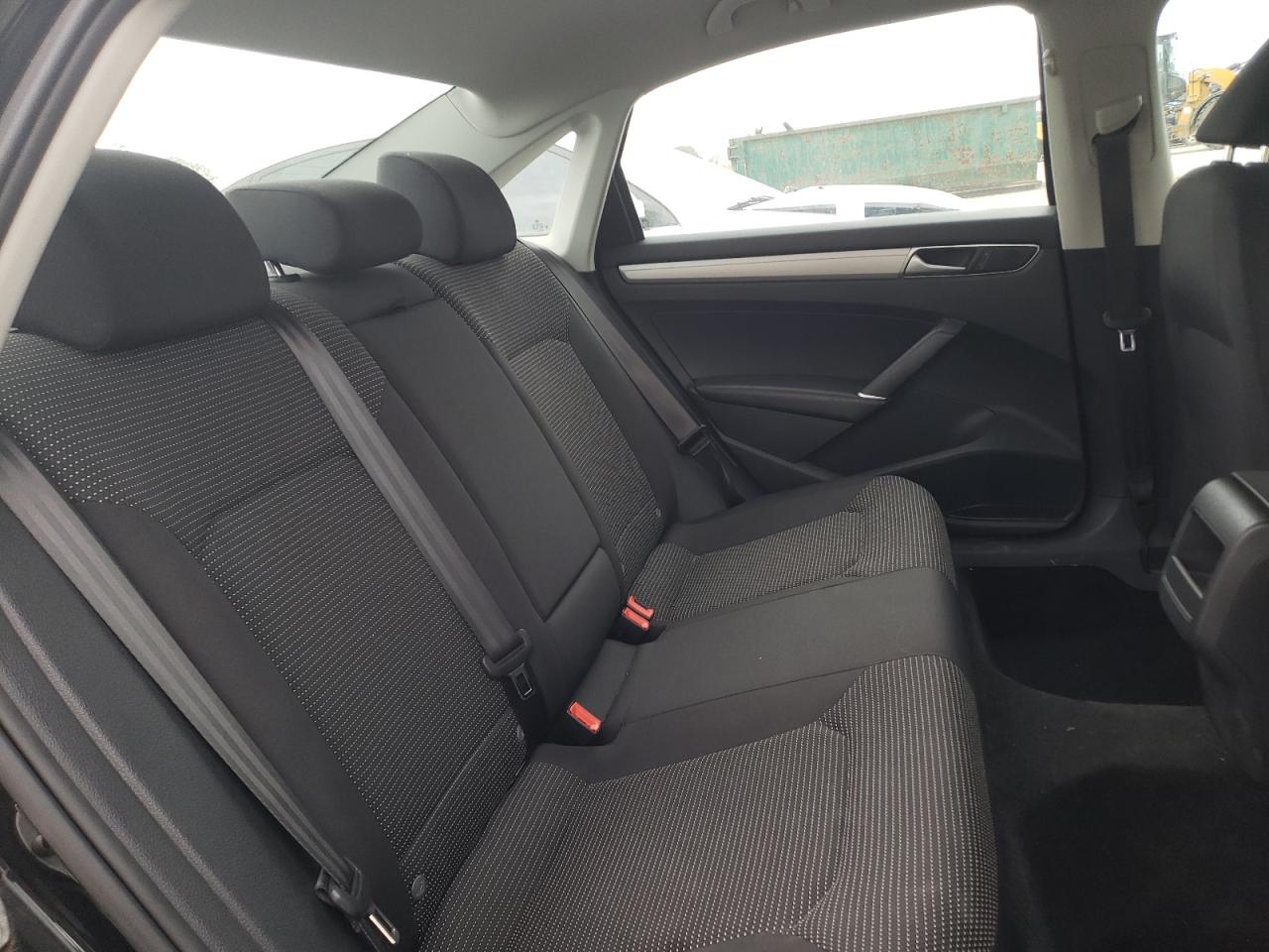 Photo 6 from auction – 2016 VOLKSWAGEN PASSAT S with VIN 1VWAS7A30GC024692