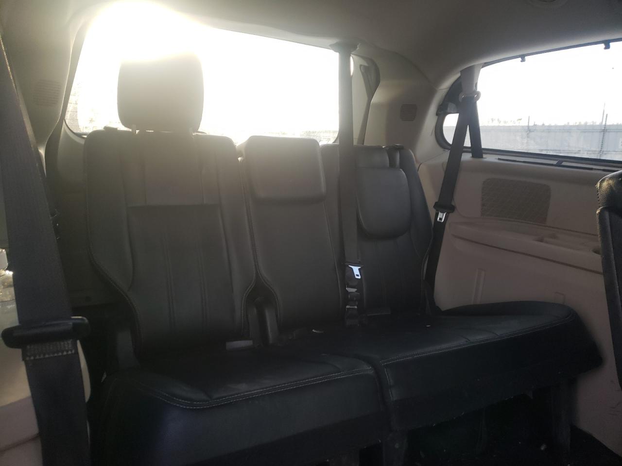 Photo 9 from auction – 2014 CHRYSLER TOWN & COU with VIN 2C4RC1CG1ER351901