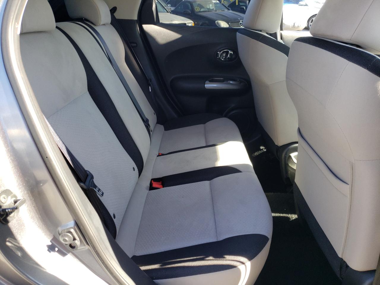 Photo 6 from auction – 2014 NISSAN JUKE S with VIN JN8AF5MR8ET358417