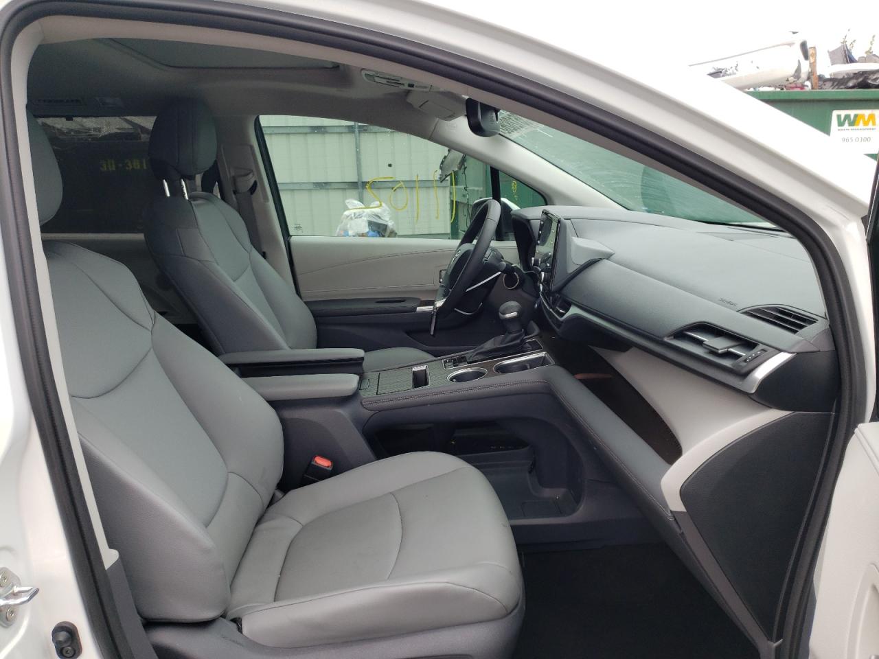 Photo 5 from auction – 2021 TOYOTA SIENNA XLE with VIN 5TDYRKEC7MS059072