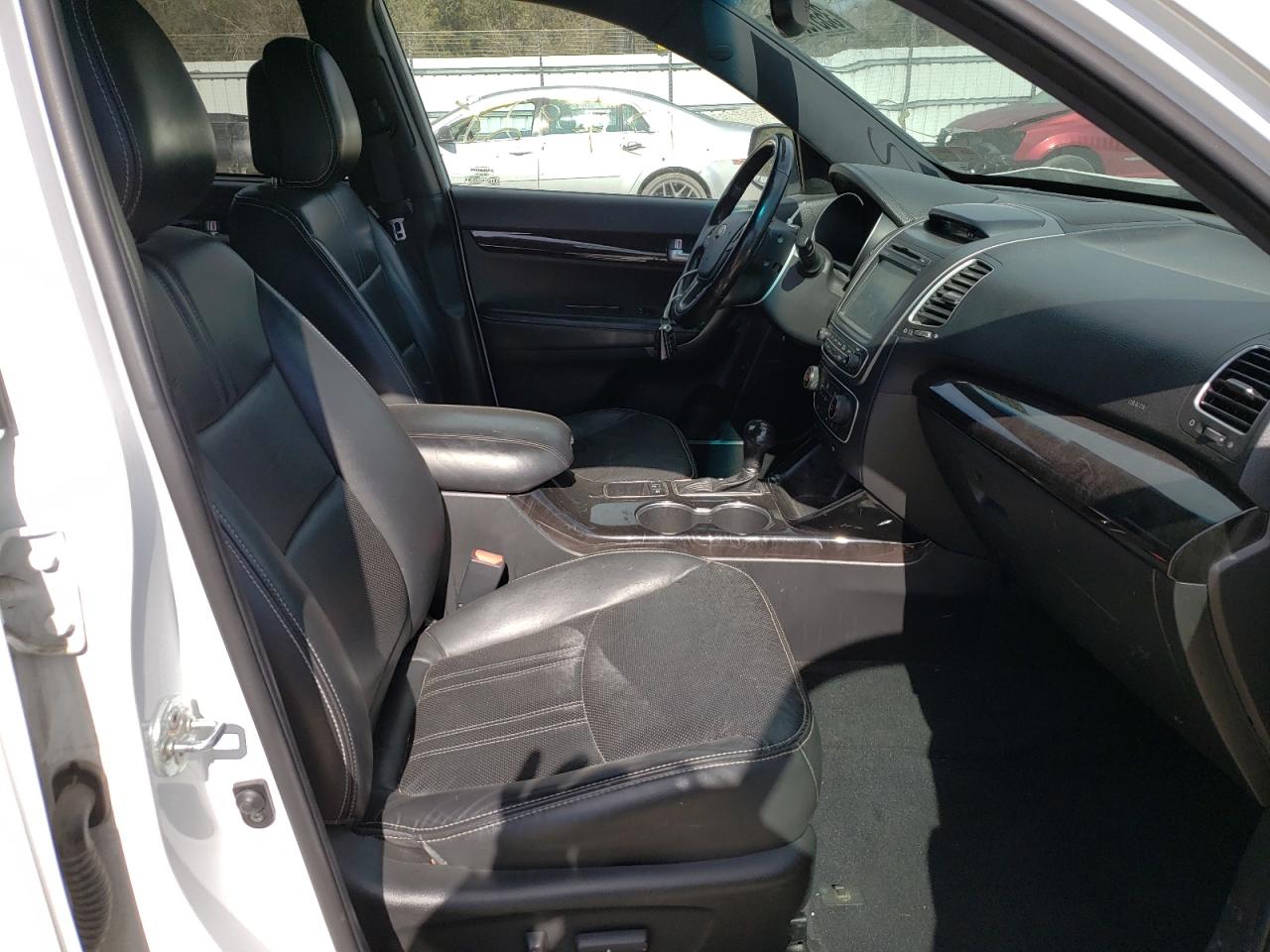 Photo 5 from auction – 2014 KIA SORENTO SX with VIN 5XYKWDA79EG538532
