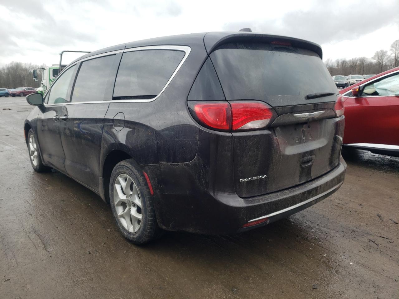 Photo 3 from auction – 2017 CHRYSLER PACIFICA T with VIN 2C4RC1BG7HR844570