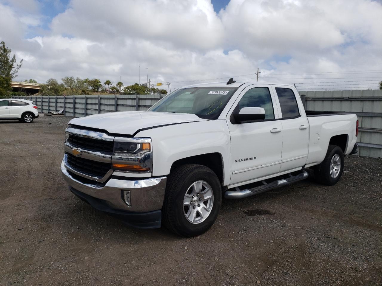 Photo 2 from auction – 2017 CHEVROLET SILVERADO with VIN 1GCRCREC8HZ264144