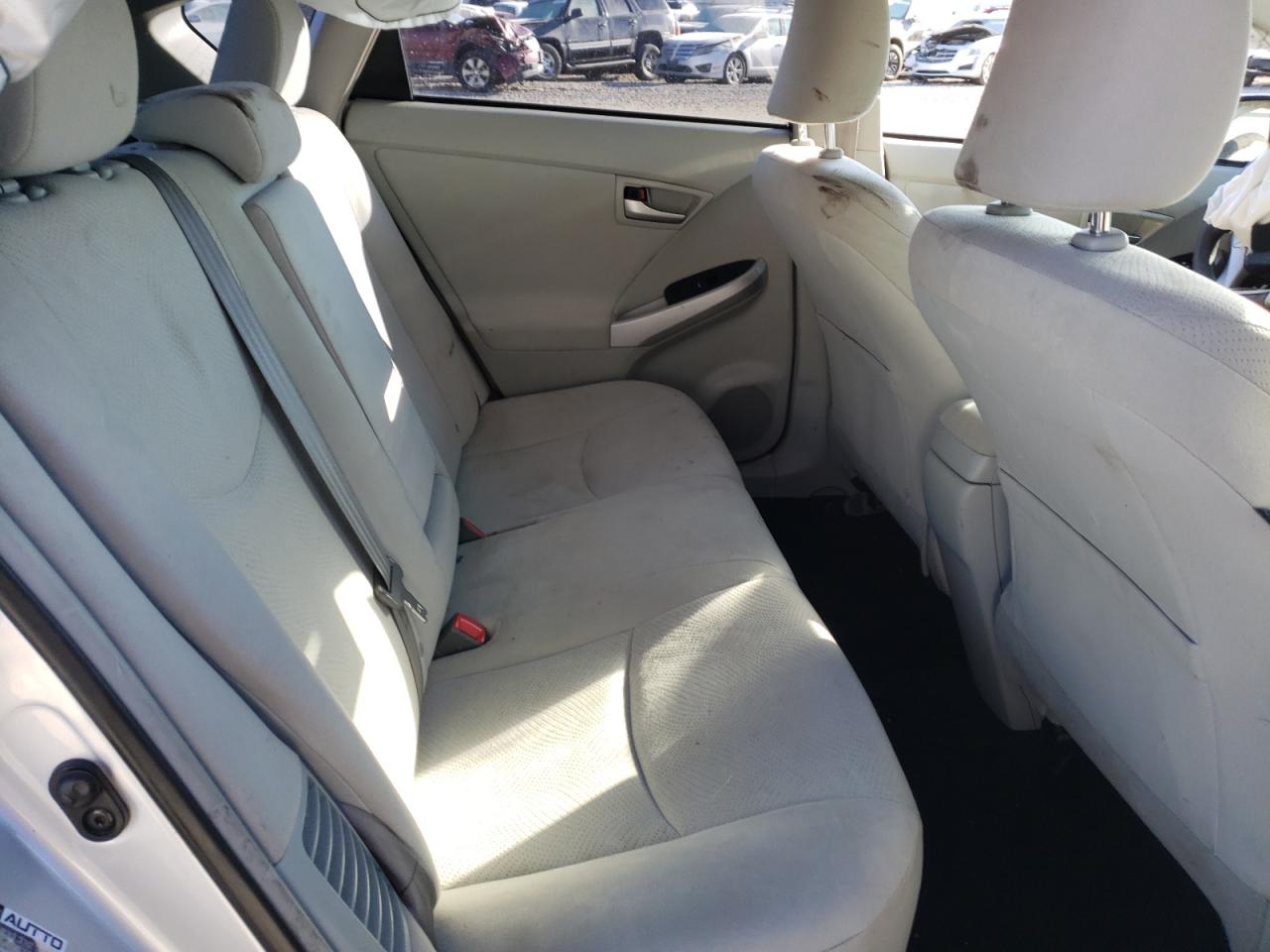 Photo 6 from auction – 2015 TOYOTA PRIUS with VIN JTDKN3DUXF0396133