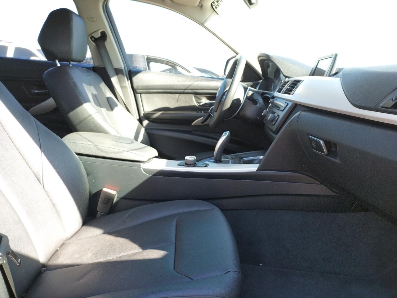 Photo 5 from auction – 2015 BMW 320 I with VIN WBA3B1C55FK136137