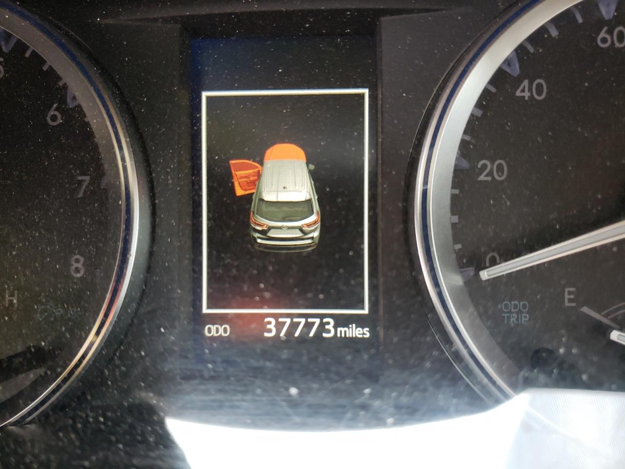Photo 8 from auction – 2017 TOYOTA HIGHLANDER with VIN 5TDYZRFH0HS233413