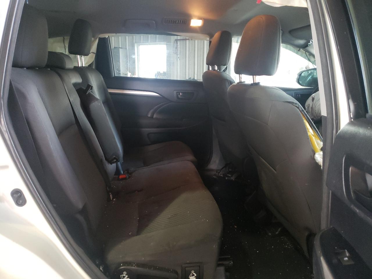 Photo 6 from auction – 2016 TOYOTA HIGHLANDER with VIN 5TDBKRFH7GS233997