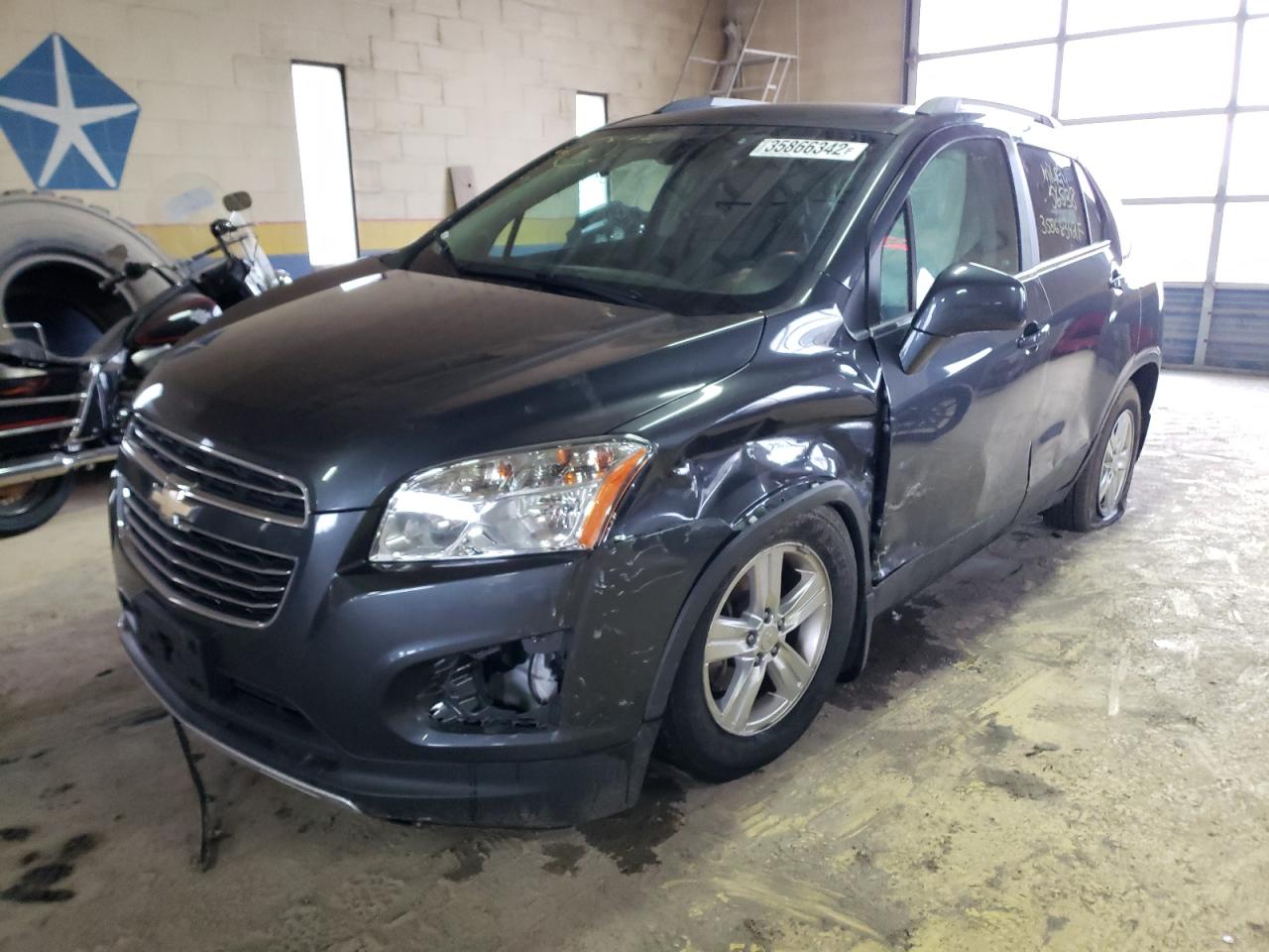 Фото 2 с аукциона – 2016 CHEVROLET TRAX 1LT с VIN 3GNCJPSB4GL270144