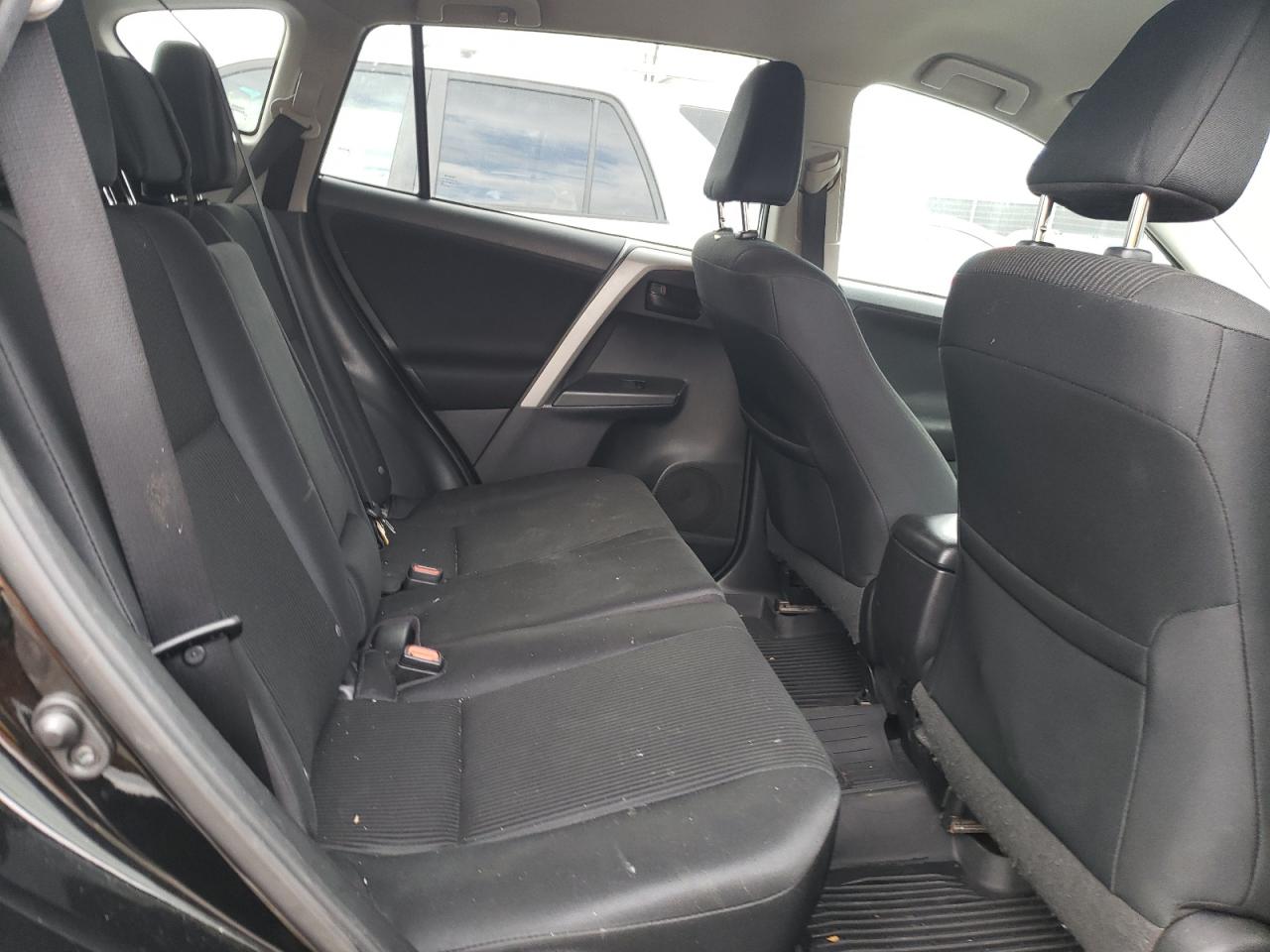 Photo 6 from auction – 2016 TOYOTA RAV4 LE with VIN 2T3ZFREVXGW303386