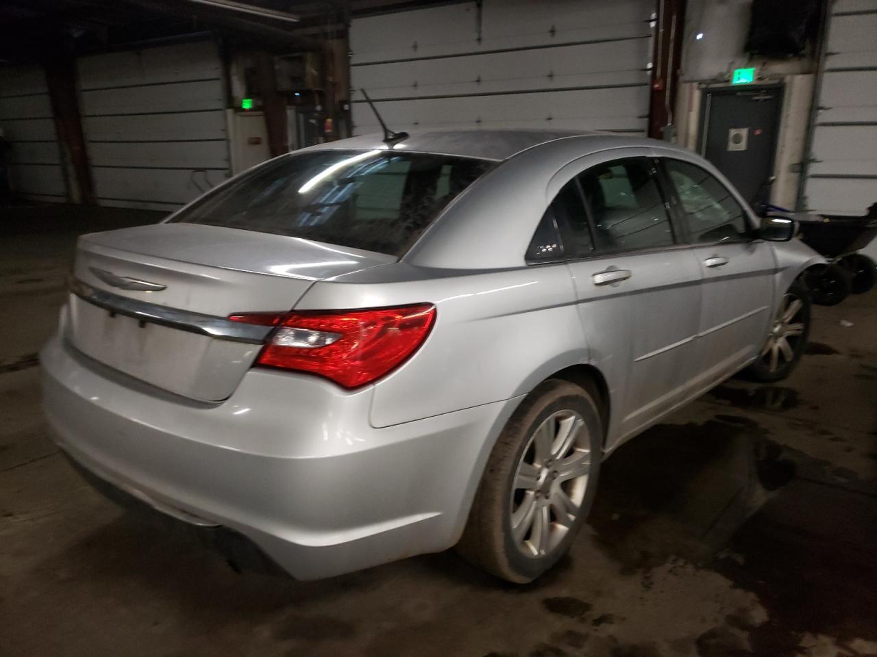 Photo 4 from auction – 2012 CHRYSLER 200 LX with VIN 1C3CCBAB1CN317099