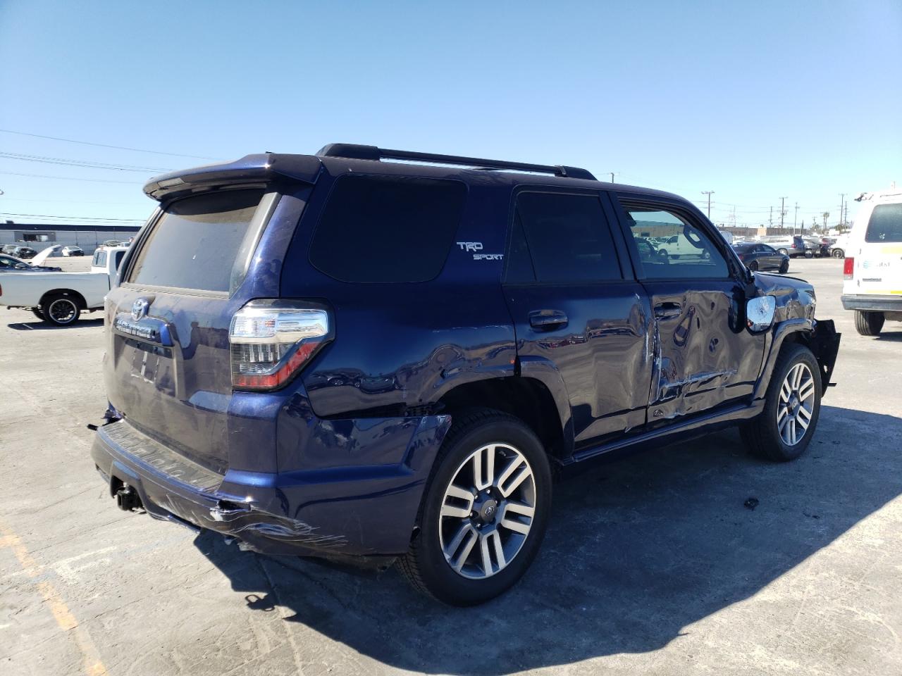 Photo 4 from auction – 2020 TOYOTA 4RUNNER SR with VIN JTEBU5JRXL5811850