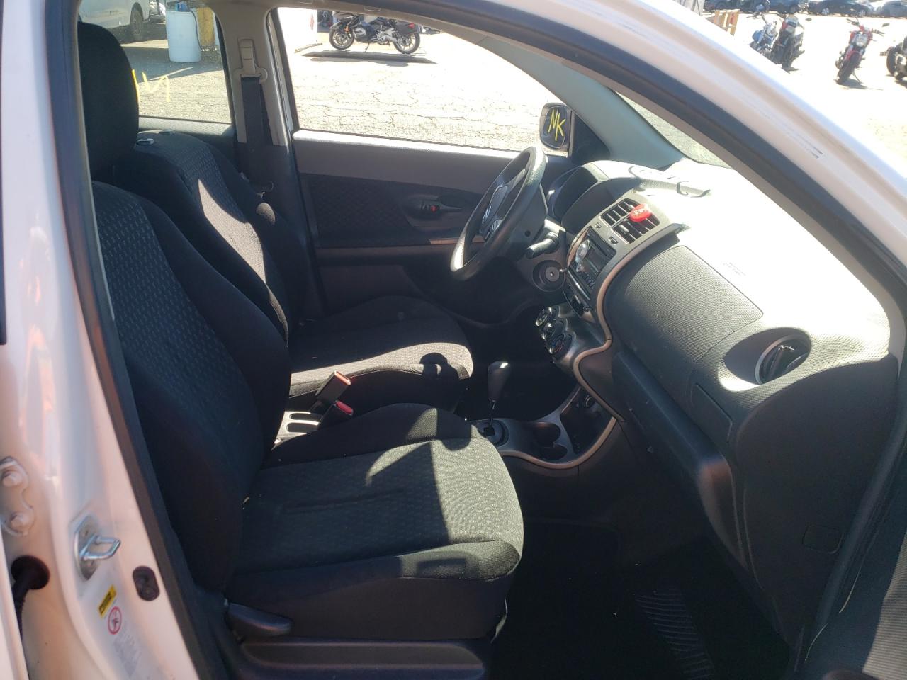 Photo 5 from auction – 2011 TOYOTA SCION XD with VIN JTKKU4B40B1014927