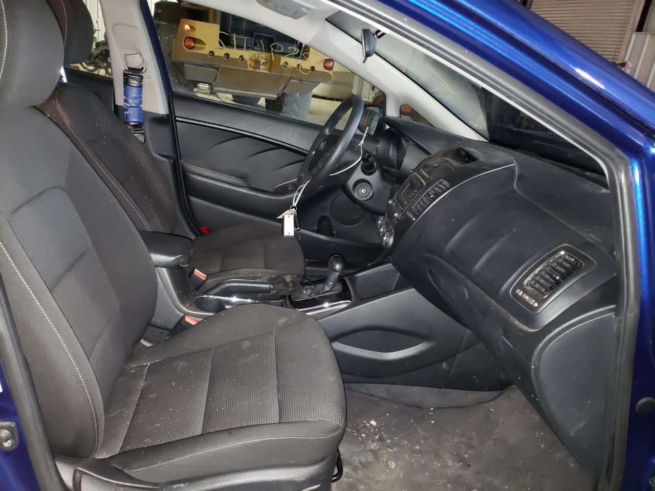 Photo 5 from auction – 2017 KIA FORTE LX with VIN 3KPFK4A76HE143934