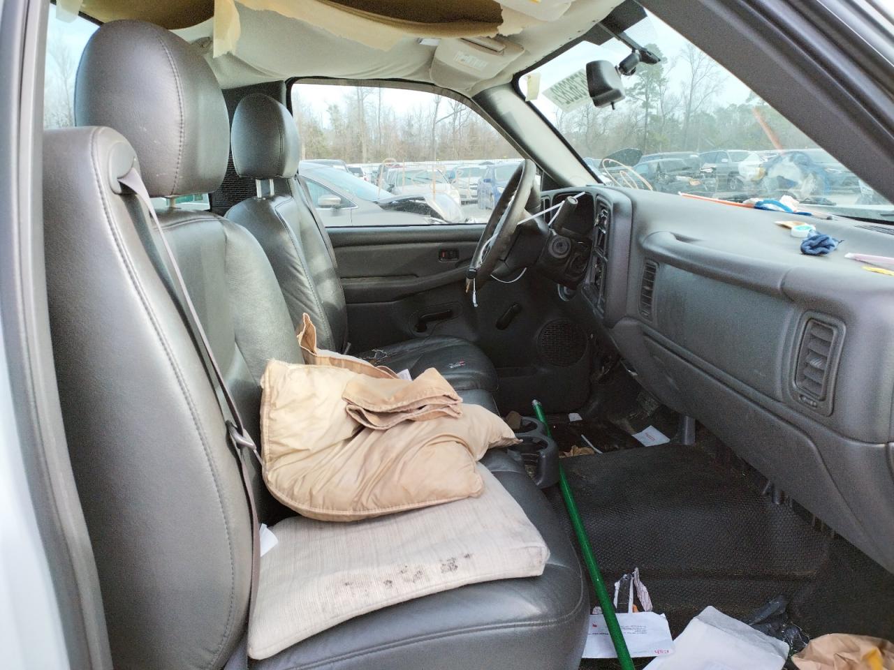 Photo 5 from auction – 2004 CHEVROLET SILVERADO with VIN 1GCEC14T64E216449