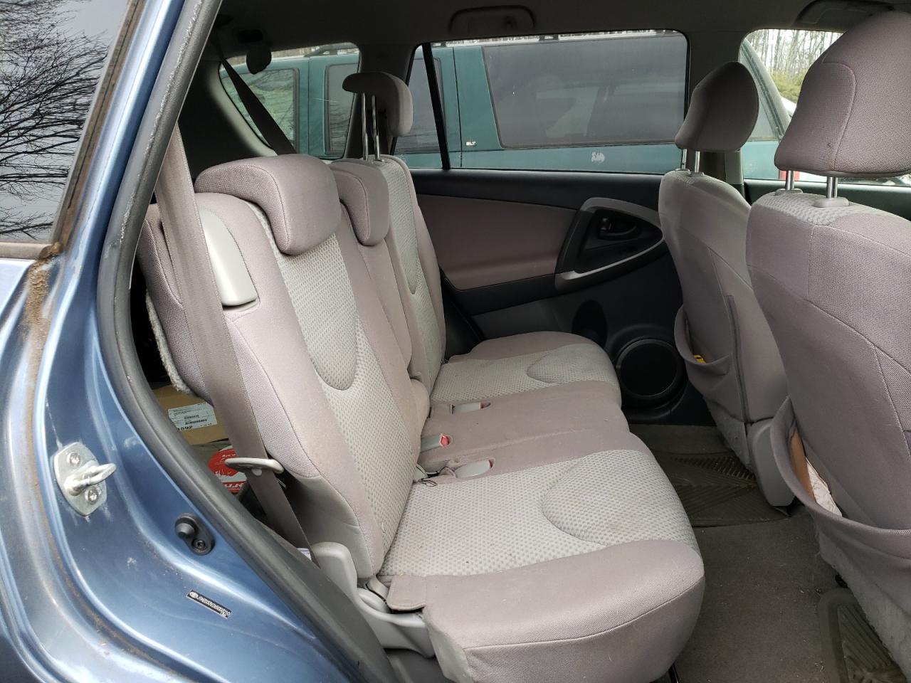 Photo 6 from auction – 2006 TOYOTA RAV4 with VIN JTMZD33V265003210