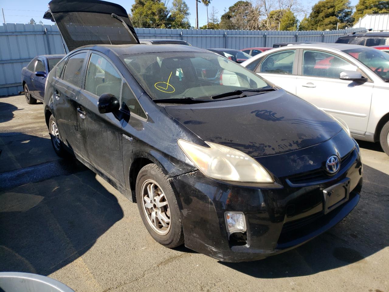 صورة رقم 1 من المزاد - 2011 TOYOTA PRIUS مع VIN JTDKN3DU0B0285746