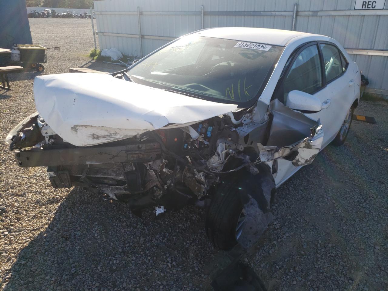 Photo 2 from auction – 2015 TOYOTA COROLLA L with VIN 5YFBURHE5FP318132