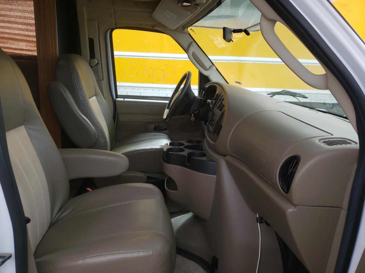 Photo 5 from auction – 2009 FORD ECONOLINE with VIN 1FDXE45S88DA64983