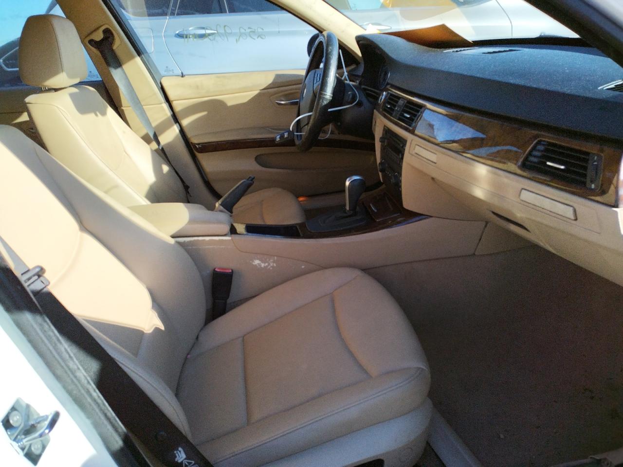Photo 5 from auction – 2006 BMW 325 I with VIN WBAVB13526KX48451