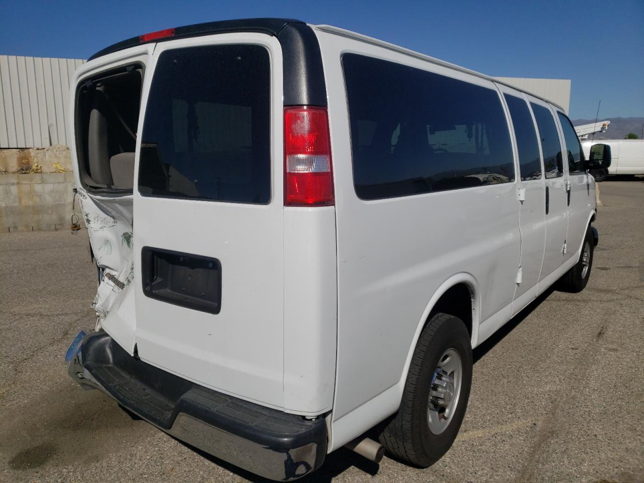 Photo 4 from auction – 2017 CHEVROLET EXPRESS G3 with VIN 1GAZGPFGXH1201936