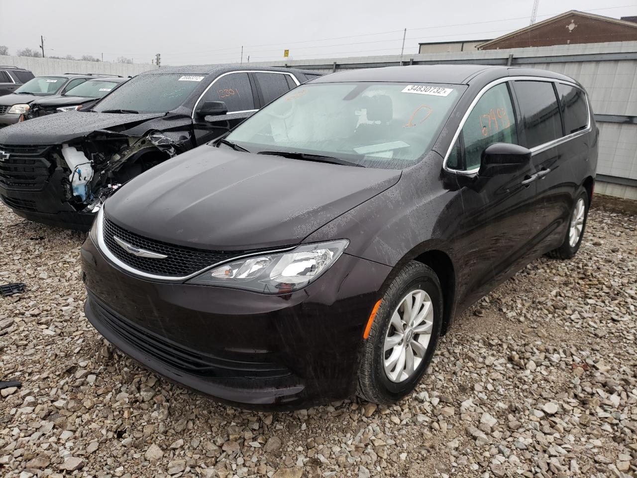 Photo 2 from auction – 2017 CHRYSLER PACIFICA T with VIN 2C4RC1DG1HR529504