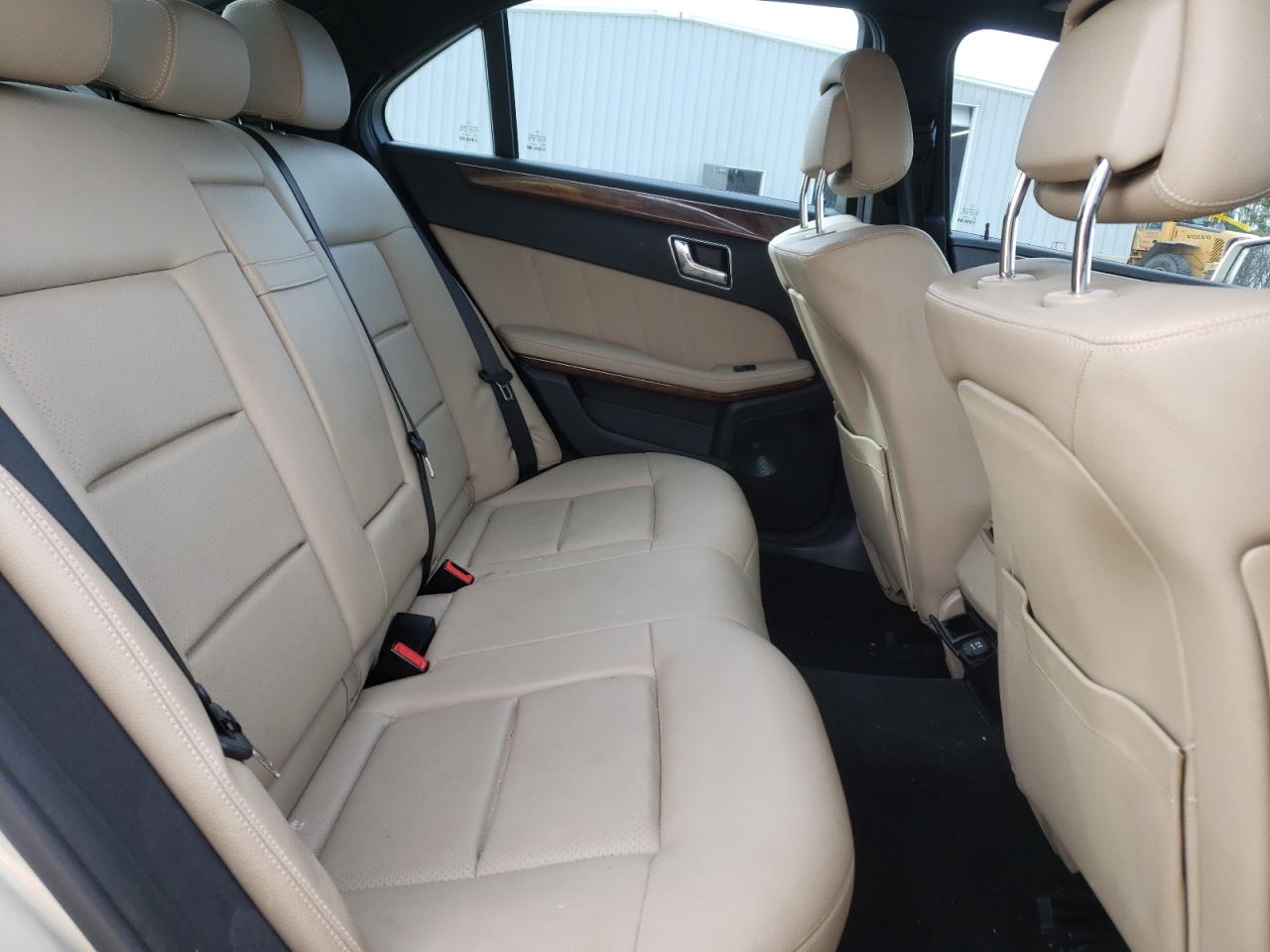 Photo 6 from auction – 2010 MERCEDES-BENZ E 350 with VIN WDDHF5GB5AA210102