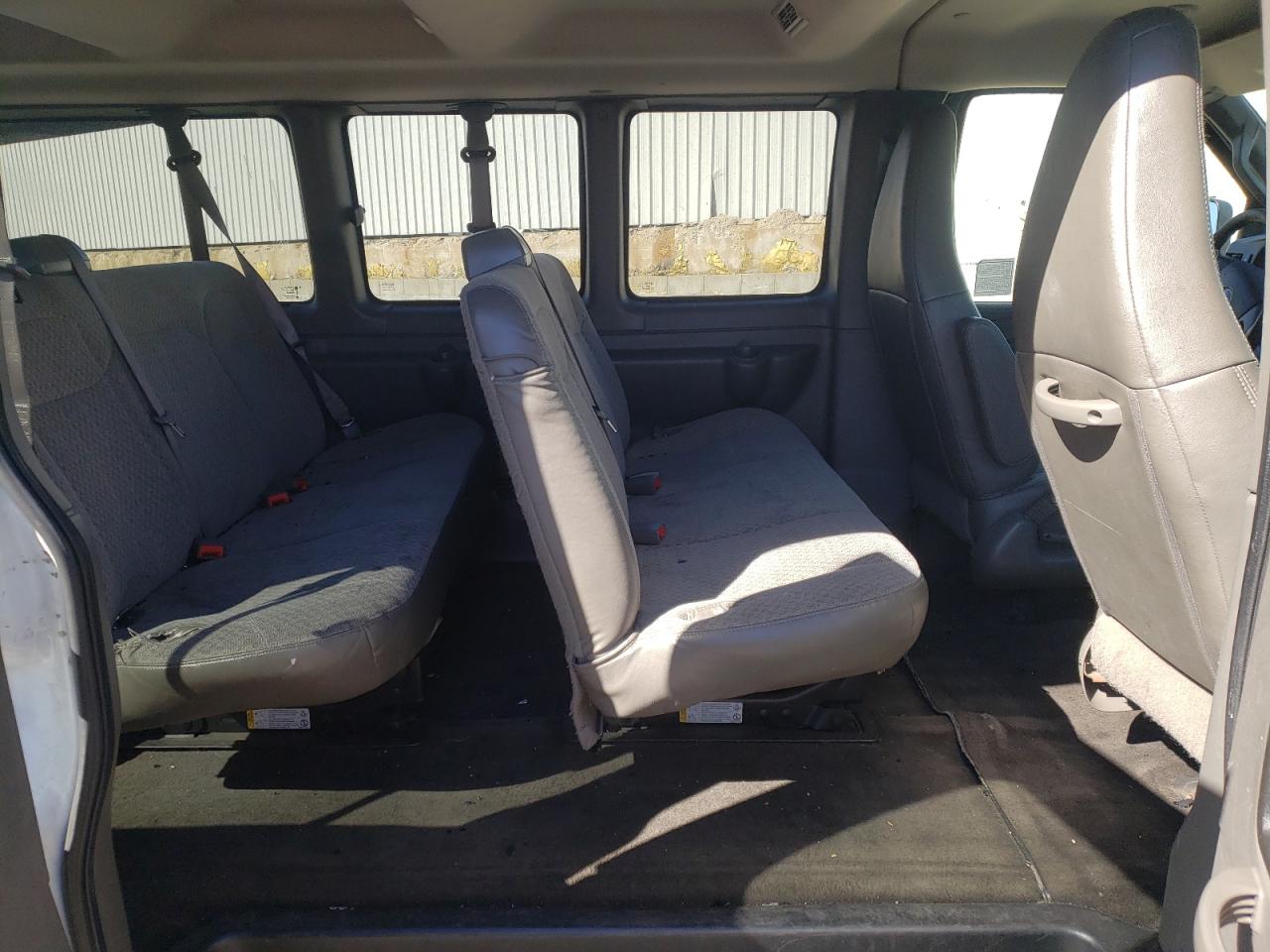 Photo 6 from auction – 2017 CHEVROLET EXPRESS G3 with VIN 1GAZGPFGXH1201936