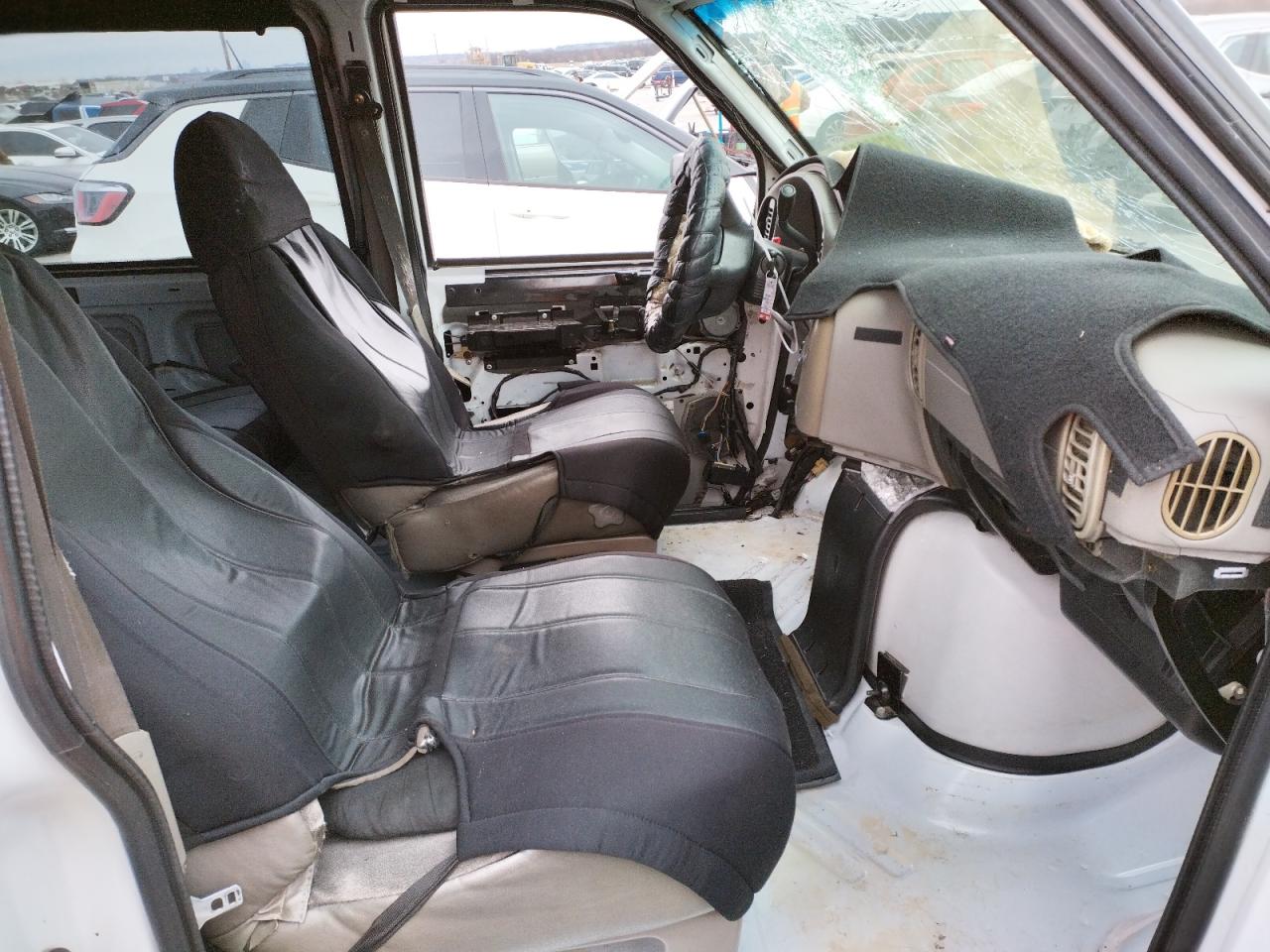 Photo 5 from auction – 2002 CHEVROLET ASTRO with VIN 1GNDM19X72B104818