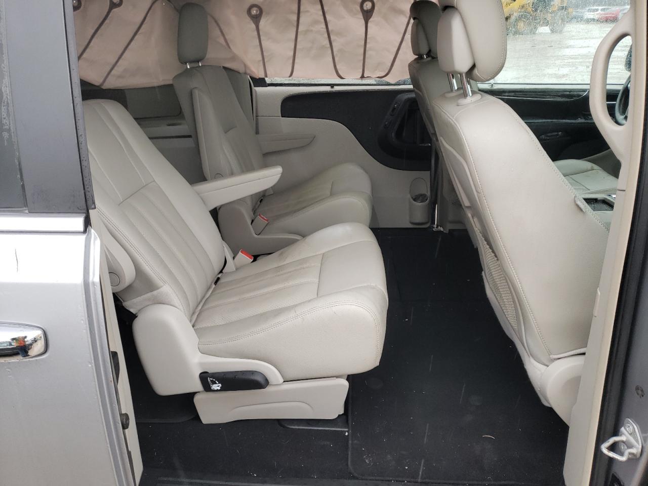 Photo 6 from auction – 2014 CHRYSLER TOWN & COU with VIN 2C4RC1CG8ER365357