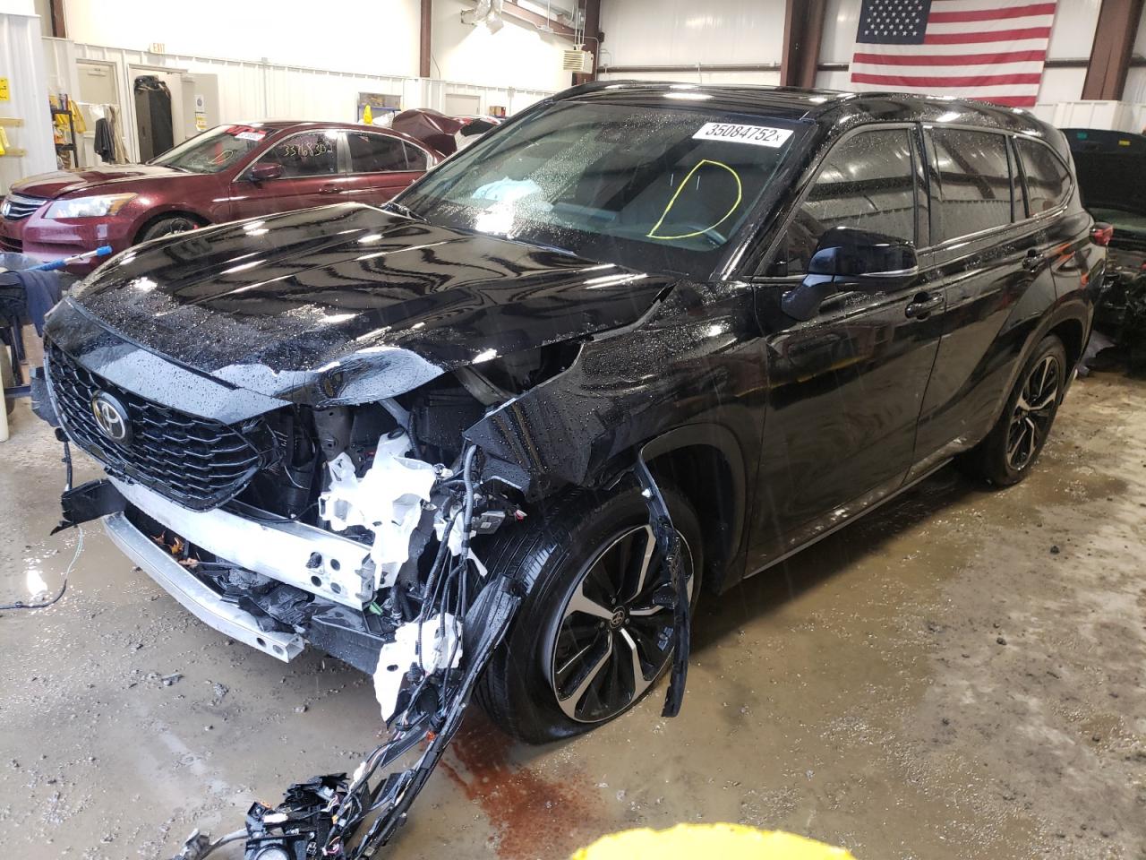 Photo 2 from auction – 2021 TOYOTA HIGHLANDER with VIN 5TDJZRBH3MS059208