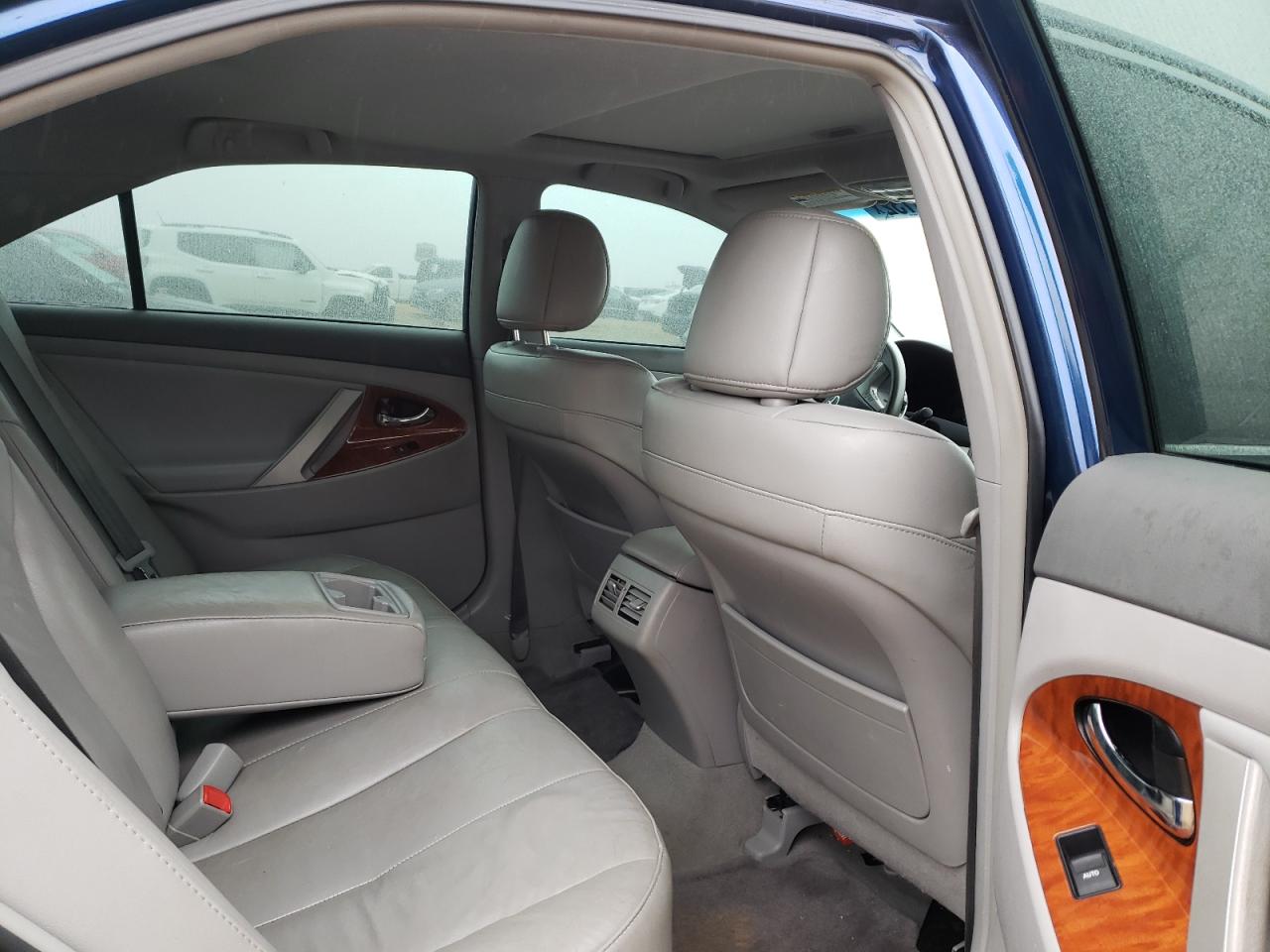 Photo 6 from auction – 2011 TOYOTA CAMRY HYBR with VIN 4T1BB3EK5BU128367