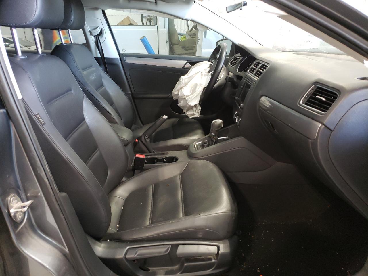Photo 5 from auction – 2017 VOLKSWAGEN JETTA SE with VIN 3VWDB7AJ7HM267699
