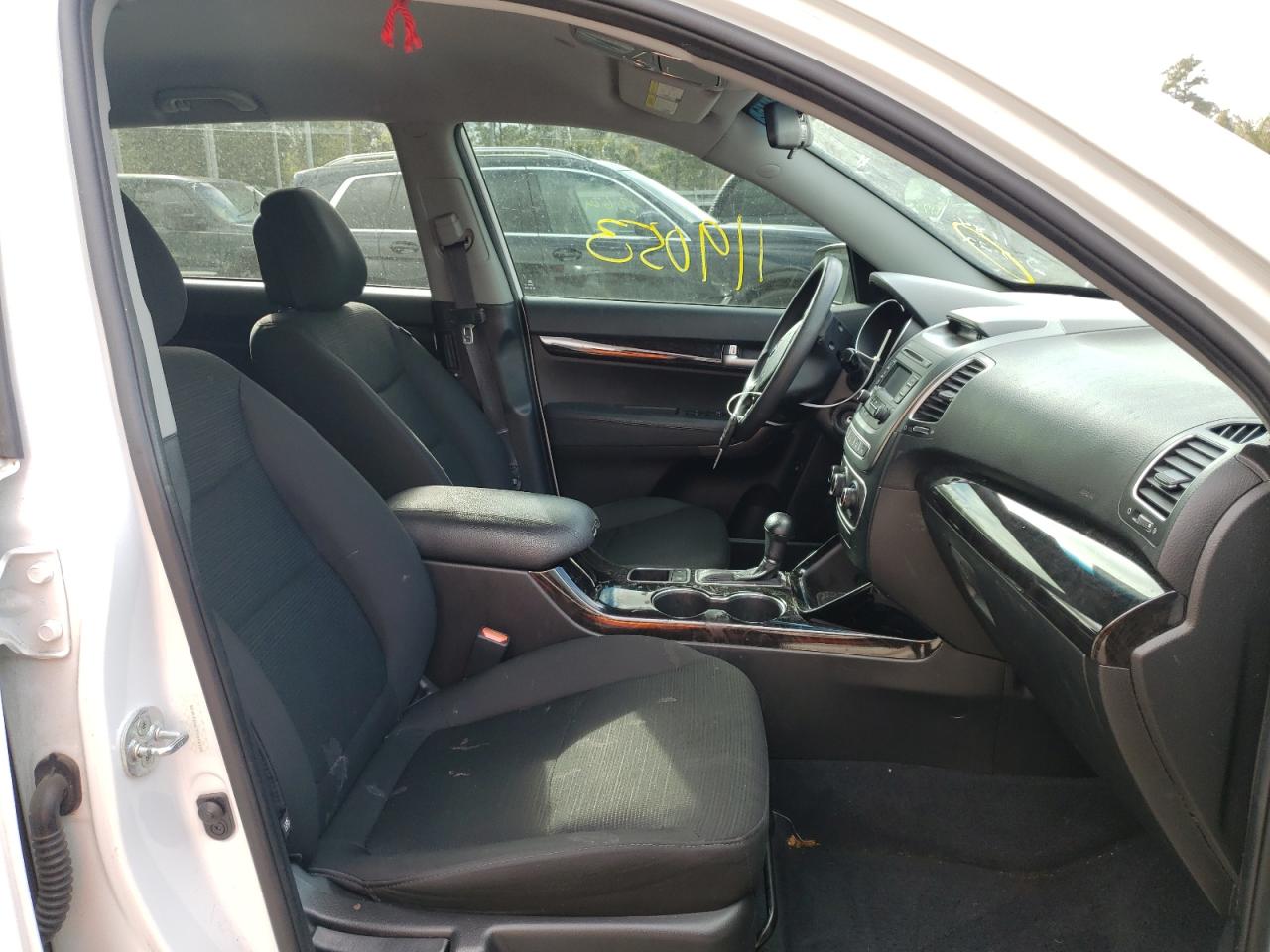 Photo 5 from auction – 2015 KIA UK with VIN 5XYKT3A67FG641184