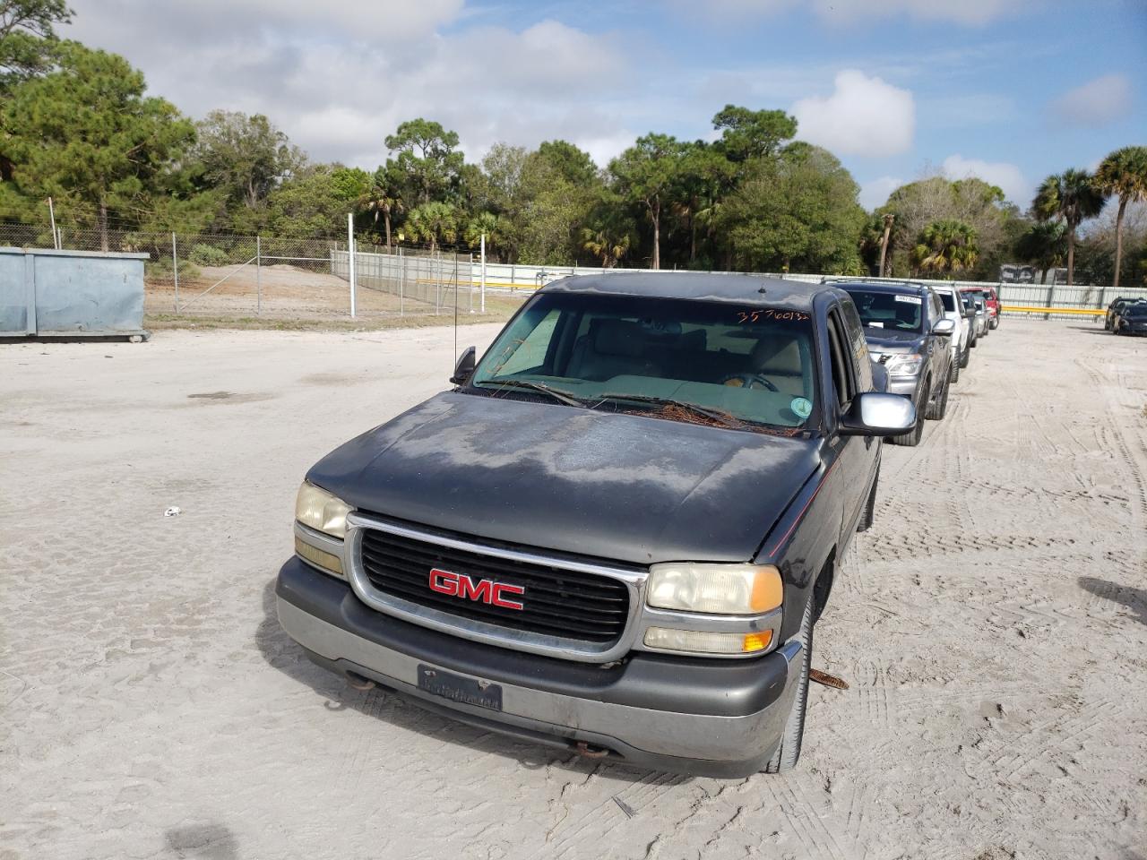 Photo 9 from auction – 2001 GMC SIERRA 150 with VIN 1GTEC19T81Z290095