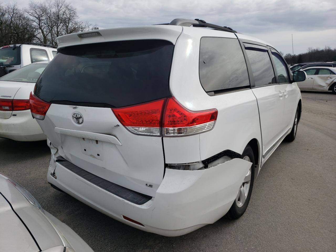 Photo 4 from auction – 2012 TOYOTA SIENNA LE with VIN 5TDKK3DC8CS245008