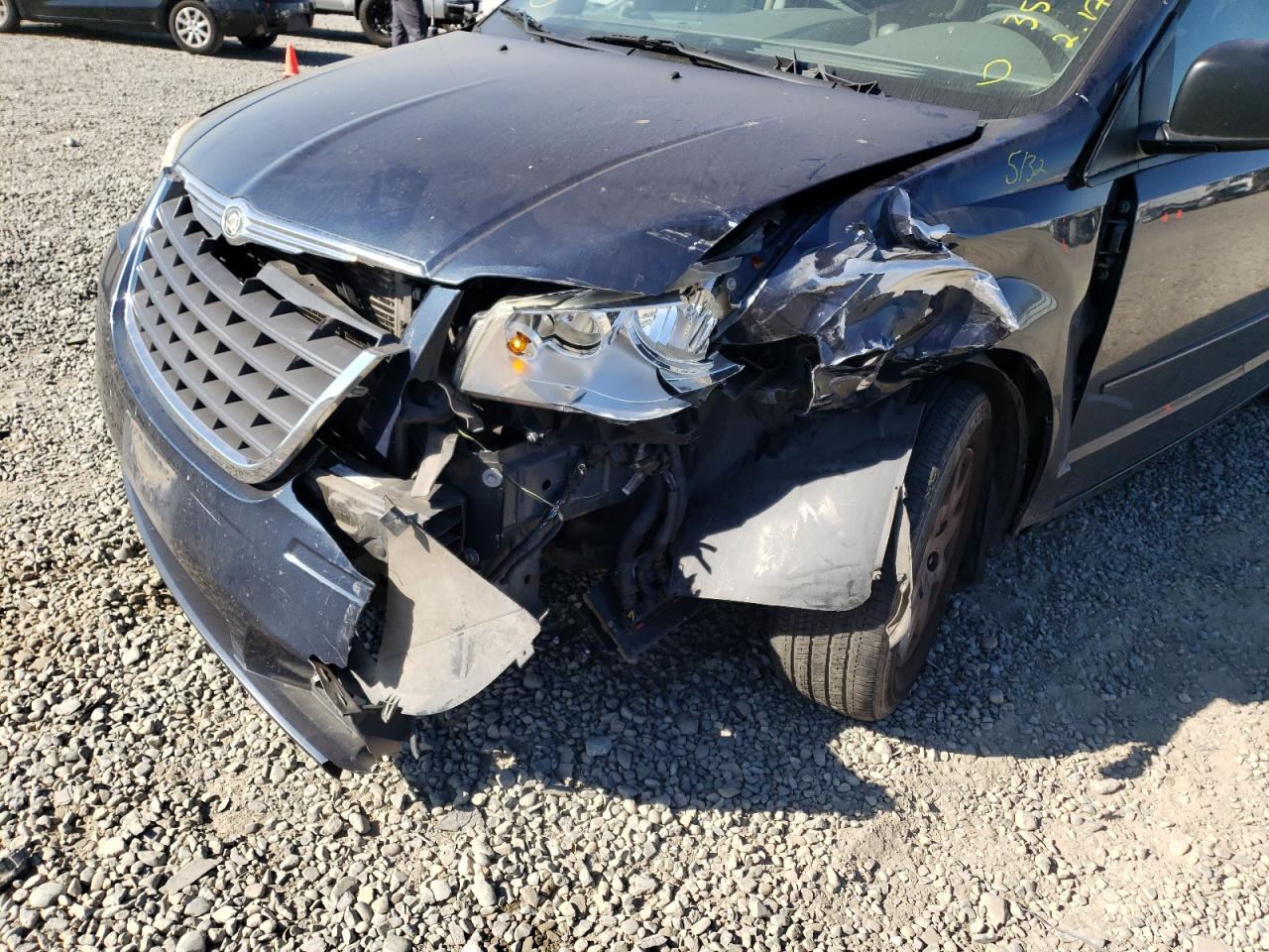 Photo 9 from auction – 2008 CHRYSLER TOWN & COU with VIN 2A8HR44H48R761804