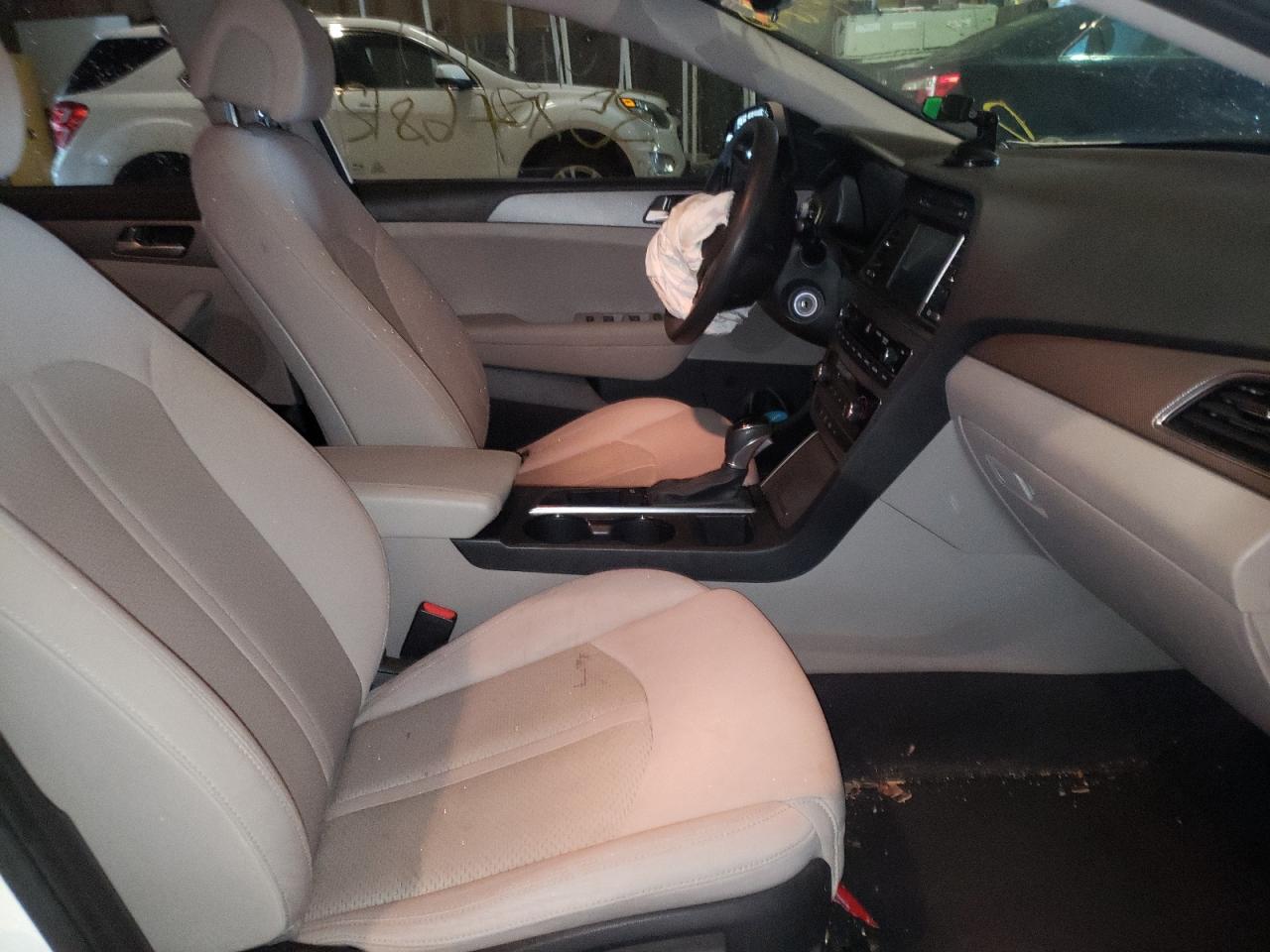 Photo 5 from auction – 2017 HYUNDAI SONATA SE with VIN 5NPE24AF4HH456401