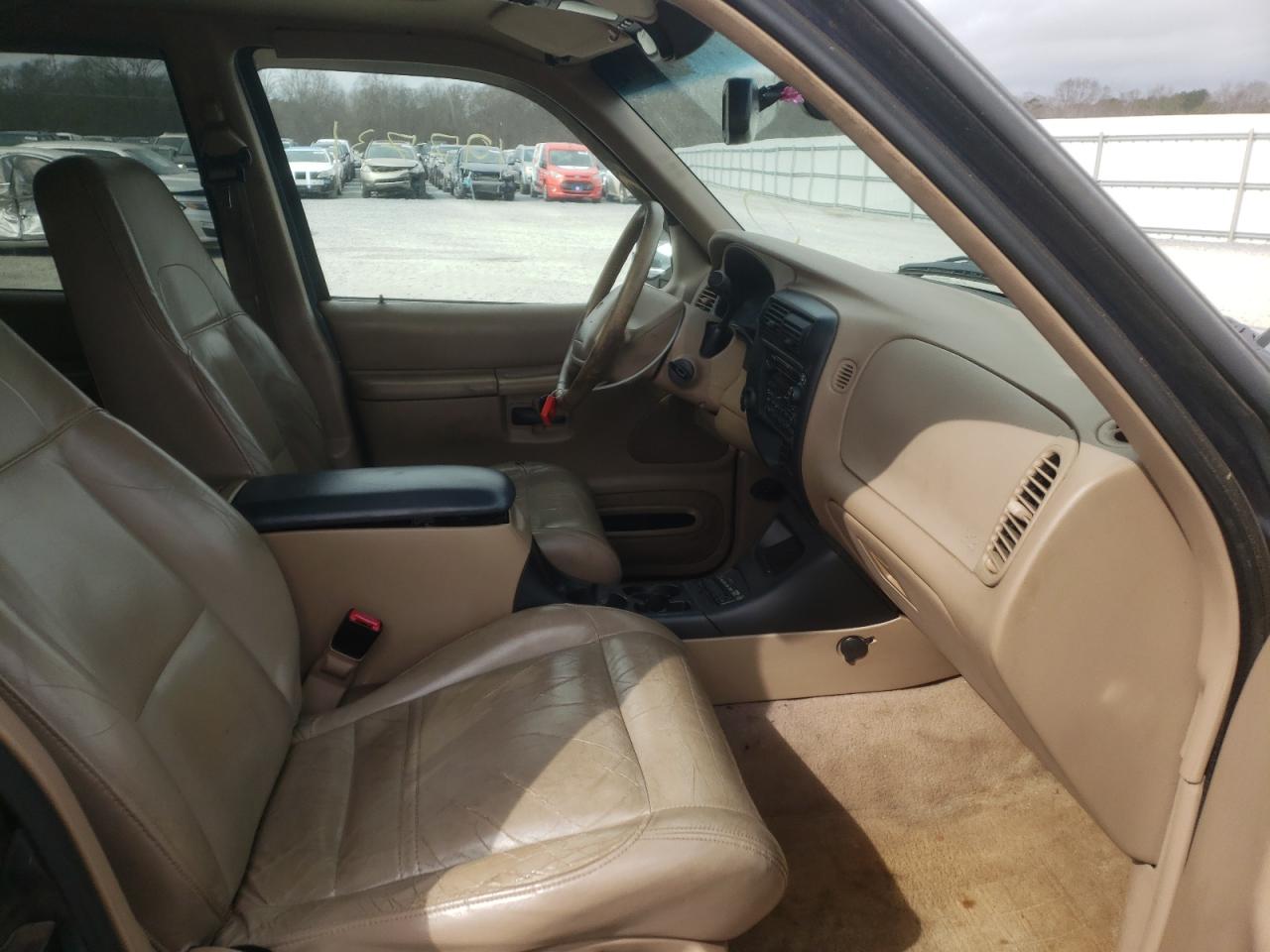Photo 5 from auction – 2000 FORD EXPLORER E with VIN 1FMDU64E4YUB61921