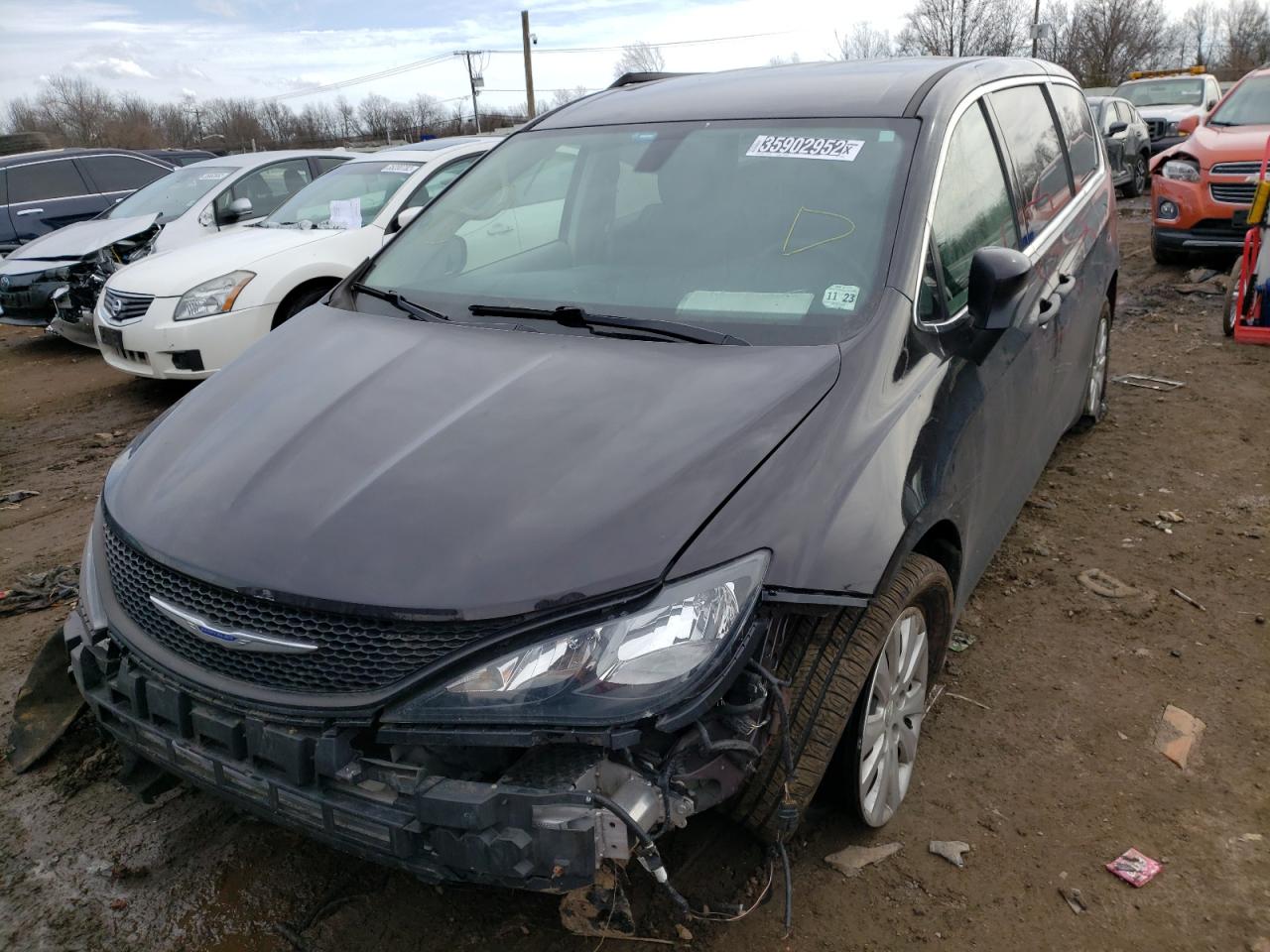 Photo 2 from auction – 2019 CHRYSLER PACIFICA L with VIN 2C4RC1AG8KR561698