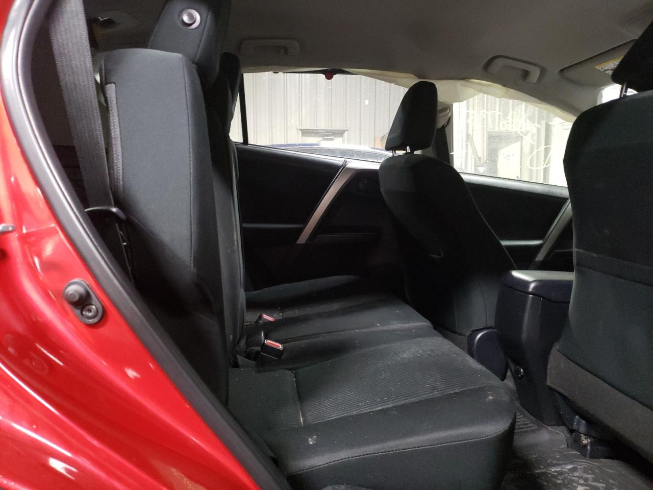 Photo 6 from auction – 2017 TOYOTA RAV4 LE with VIN JTMBFREV1HJ156912