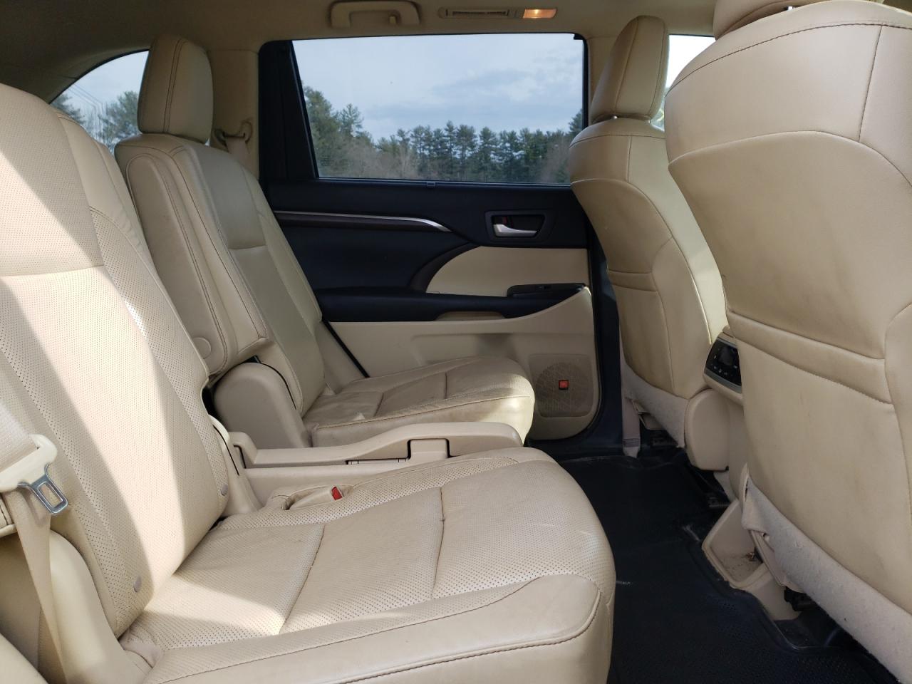 Photo 6 from auction – 2014 TOYOTA HIGHLANDER with VIN 5TDDKRFH4ES068528