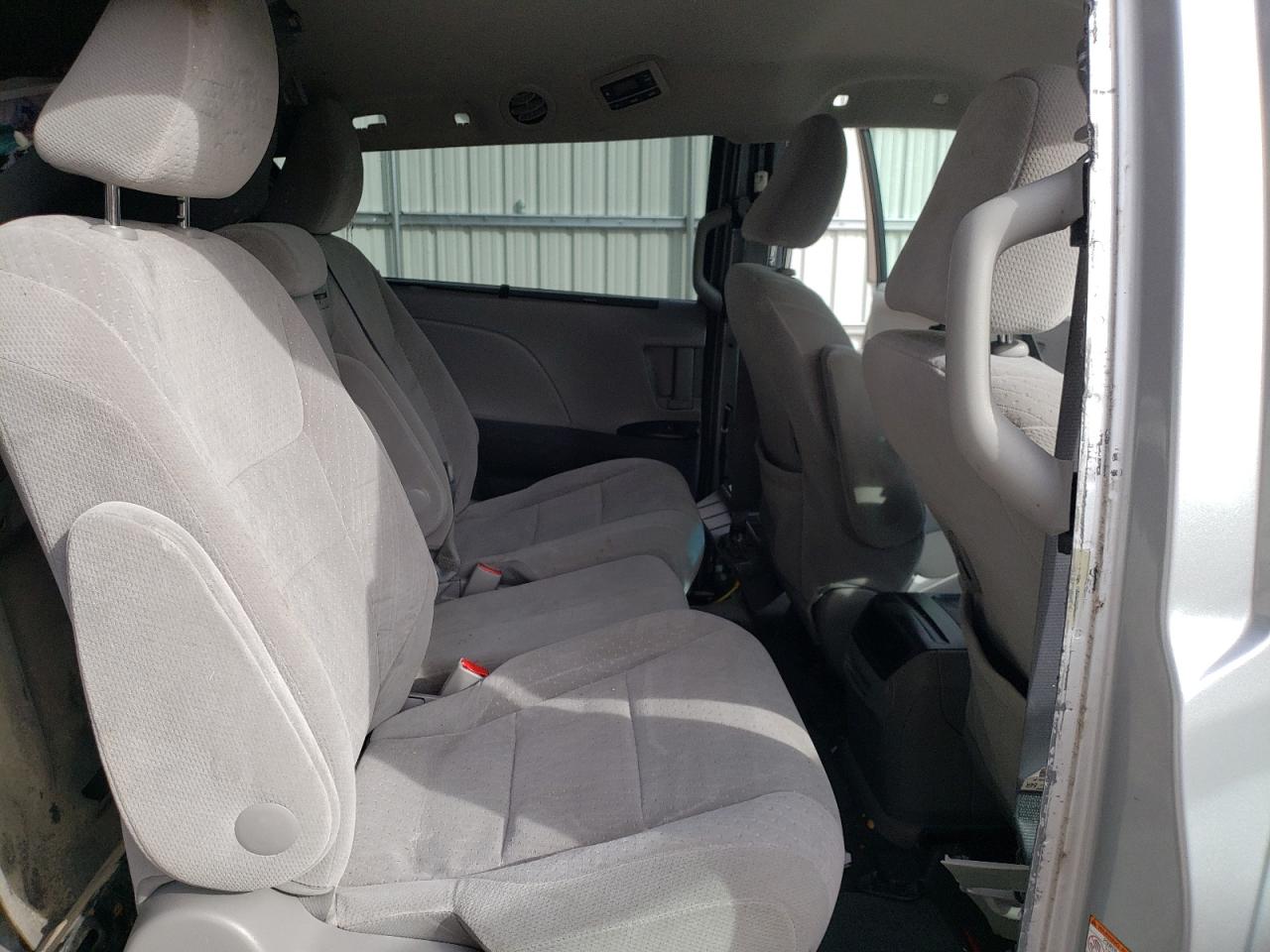 Photo 6 from auction – 2015 TOYOTA SIENNA LE with VIN 5TDKK3DC9FS584736