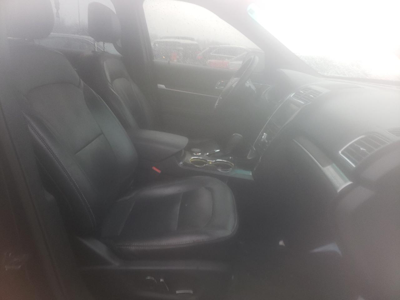 Photo 5 from auction – 2016 FORD EXPLORER L with VIN 1FM5K8F87GGC52336