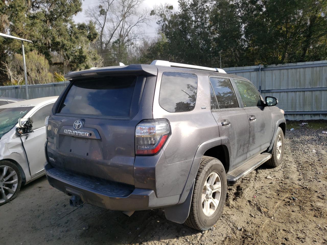 Photo 4 from auction – 2017 TOYOTA 4RUNNER SR with VIN JTEZU5JR0H5155292